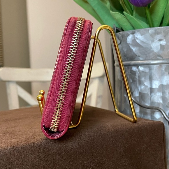 EUC!! YSL zip around wallet in raspberry patent leather - Picture 5 of 13